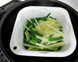 絶品！牛肉とニンニクの芽とジャガイモ炒め作り方2写真