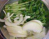 豚肩ロースと豆苗の胡麻油シャンタン炒め作り方1写真