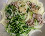 豚肩ロースと豆苗の胡麻油シャンタン炒め作り方4写真