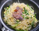 簡単！もやしとニラの茎のピリ辛炒め作り方3写真