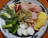 トムカーガイ（ココナッツスープ）作り方1写真