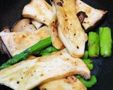 エリンギとアスパラ添え照り焼きハンバーグ作り方5写真