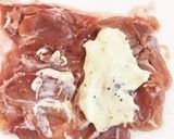 チーズとろけて衣サクサク！鶏肉パン粉焼き作り方3写真