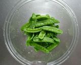 レンジで簡単☆絹さやの塩昆布ナムル。作り方1写真