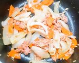 炒めて煮るだけ！マイルド酸辣湯うどん作り方5写真