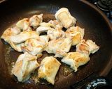 超簡単！鶏ももと大根の旨辛煮！！作り方4写真