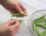 スナップえんどう&ウインナーマヨごま和え作り方1写真