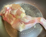 骨付きもも肉の簡単スープ煮込み♡作り方1写真