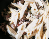 旬！たけのこと豚こま肉のバジルソース炒め作り方3写真
