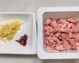 丸ごと新玉ねぎと刻みベーコンのレンジ蒸し作り方1写真