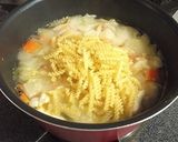 野菜たっぷり　チキンヌードルスープ作り方5写真