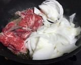 新玉ねぎともやしの牛肉ごちそう焼きそば作り方1写真