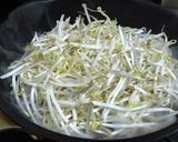 新玉ねぎともやしの牛肉ごちそう焼きそば作り方2写真