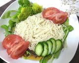 出汁が決め手！ヘルシー美味しーサラダ素麺作り方1写真