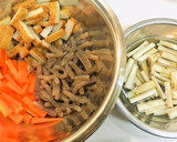 さつま揚げとごぼうとにんじんと蒟蒻の煮物作り方1写真