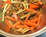 さつま揚げとごぼうとにんじんと蒟蒻の煮物作り方2写真