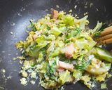 コシアブラ、キャベツ、卵などの簡単炒め物作り方8写真