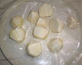 揚げ里芋の鶏そぼろがけ作り方1写真