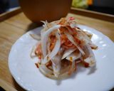 鯨ベーコンと新玉ねぎのおかか和え作り方5写真