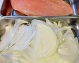 新玉ねぎと鶏胸肉の煮込み作り方1写真