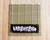 春にぴったり！チーかまの花太巻き作り方4写真