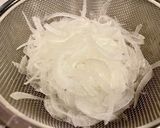 簡単！新玉ねぎのわかめ和え作り方1写真