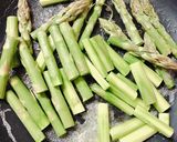 簡単♩アスパラの味噌チーズ山椒ナッツ炒め作り方2写真