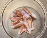 味つけは塩胡椒のみ！簡単手羽中の唐揚げ作り方1写真