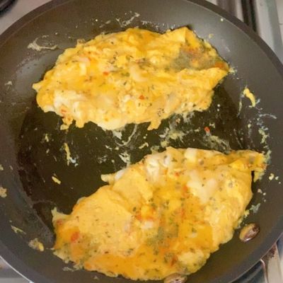 ミックスハーブのミニチーズオムレツ by JuJuKueche 【クックパッド