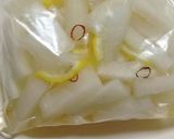 切って放置するだけ♪大根のゆず甘酢漬け作り方3写真