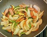 焼肉のタレで新玉ねぎ&ソーセージの炒め物作り方5写真
