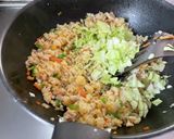 きんぴらごぼうと春キャベツのチャーハン作り方8写真
