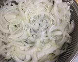 新玉ねぎ、塩昆布、胡麻油、レモンのサラダ作り方1写真