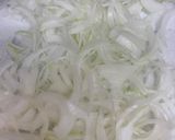 新玉ねぎ、塩昆布、胡麻油、レモンのサラダ作り方2写真