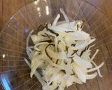 新玉ねぎ、塩昆布、胡麻油、レモンのサラダ作り方4写真
