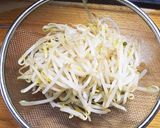 簡単ヘルシー☆アボカドともやしの蒸し炒め作り方1写真