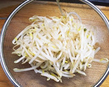 簡単ヘルシー☆アボカドともやしの蒸し炒め作り方1写真