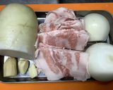 新玉ねぎと豚バラ肉と大根の甘酢煮♪作り方1写真