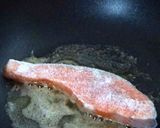 バター醬油ソースで鮭の米粉ムニエル作り方5写真