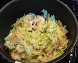 鶏むね肉とキャベツで！塩味親子丼♪作り方4写真
