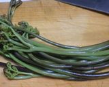 子供に人気　豚肉入りわらびの卵とじ作り方1写真