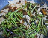 子供に人気　豚肉入りわらびの卵とじ作り方2写真