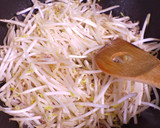 簡単☆もやしと豚挽き肉の味噌炒め☆作り方2写真