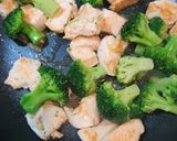 簡単！お肉柔らか♪鶏胸肉のオイマヨ炒め作り方3写真