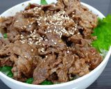 簡単夕飯！焼いて和えるだけの牛焼肉丼作り方4写真