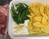 島人参とニンニク葉の豚肉炒め作り方2写真