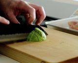 鶏むねとアボカドで森ユッケ！美容レシピ！作り方1写真