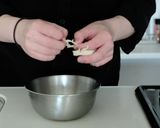 鶏むねとアボカドで森ユッケ！美容レシピ！作り方4写真