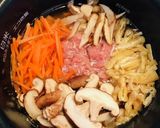 炊飯器にお任せ●ひき肉の五目炊き込みご飯作り方2写真