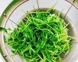 豆苗とベーコンの入ったうどん♬作り方1写真
